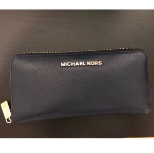 MICHAEL KORS WALLET ! Still brand new!